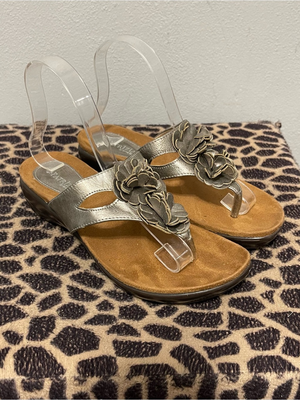 Patrizia By Spring Step Cafe 3D Floral Thong Sandals Bronze Leather Women 39/8.5